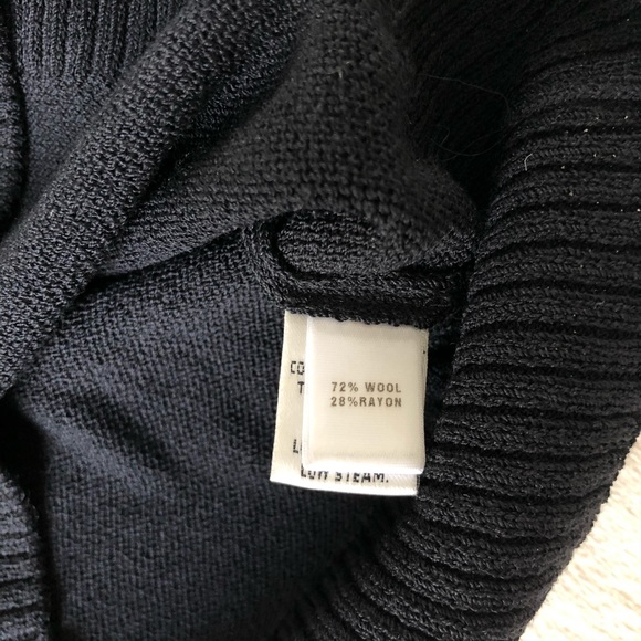 St. John sport tank top - Picture 4 of 7